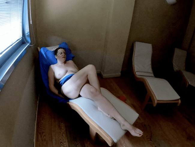 Crossed legs orgasm in wellness center