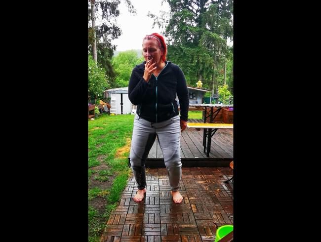 Smoking, Hot Hosenpiss... Beim Rauchen in die Hose Pipi gemacht,einfach laufen lassen... ...