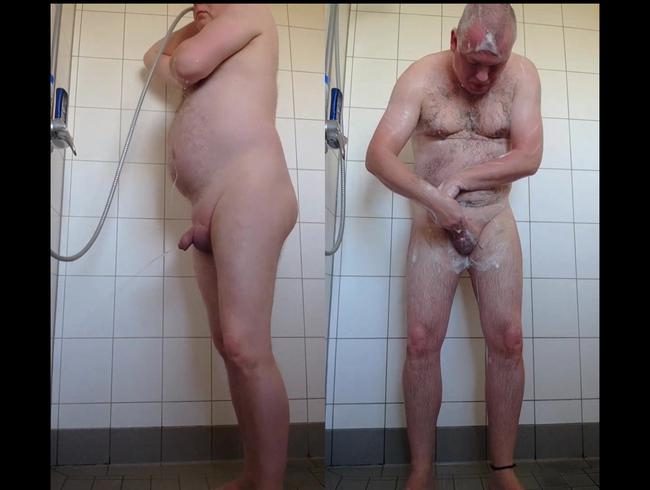 Morgens Allein in der Dusche