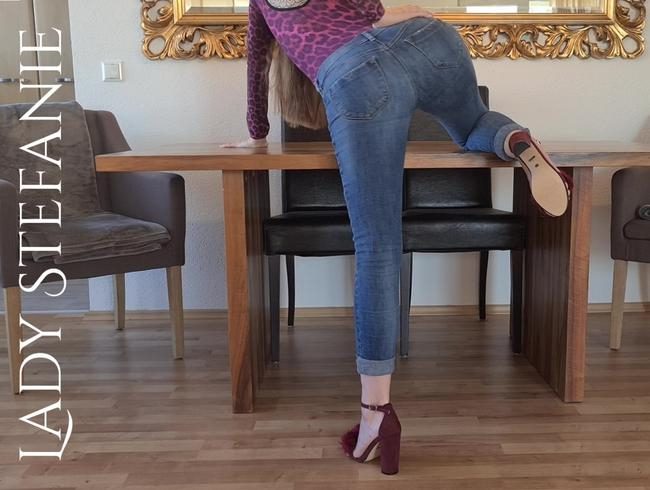 Knackarsch in Jeans 1