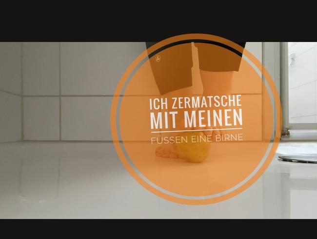 Mit Füssen eine Birne zertreten ASMR