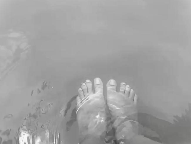 Füße im Wasser sehr fetisch