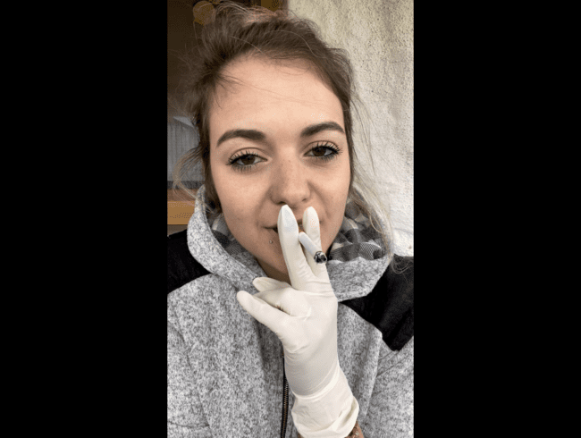 Userwunsch: Rauchen mit Latexhandschuhen