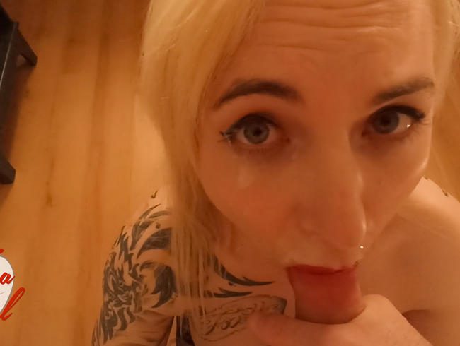 Unschuldige BITCH bekommt 1. Mal MEGALADUNG ins Gesicht!