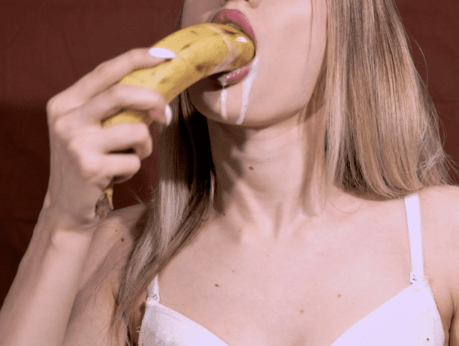 mit Schluck Sperma aus Bananen-Fußfetisch
