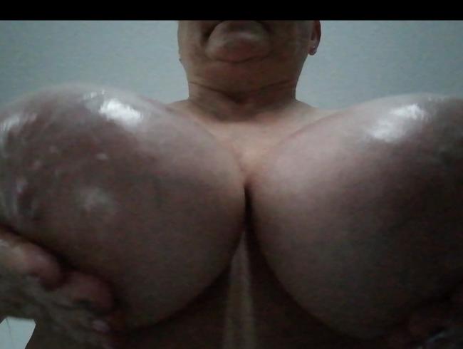 Grosser Busen am Morgen