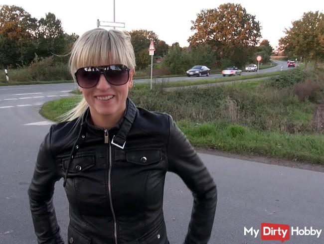 Riskanter BJ! Cumshot direkt an der Straße!