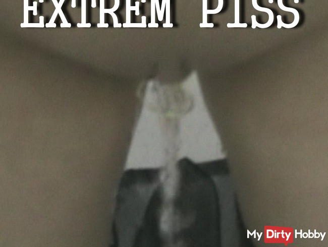 Durch die Strumpfhose - Extremer Pissdruck