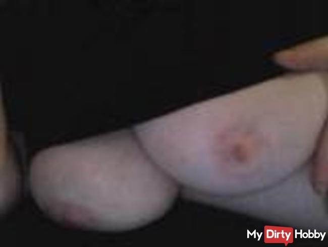 KNETE MEINE TITTEN GEIL DURCH