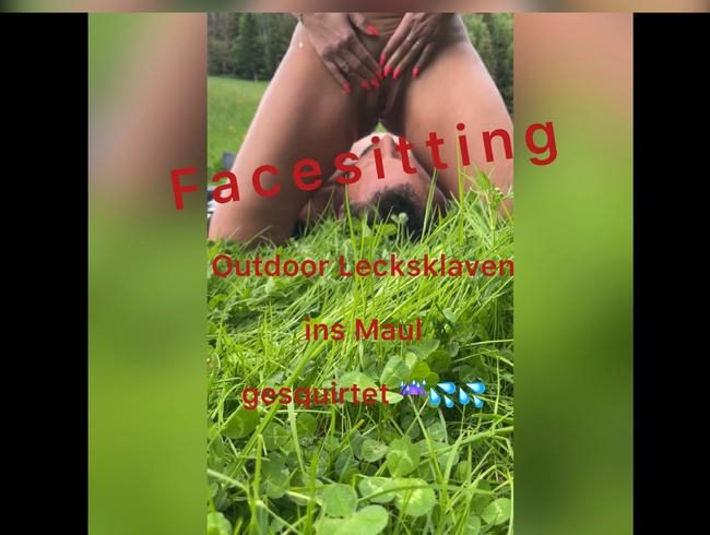 FACESITTING - User outdoor ins Maul gesquirtet